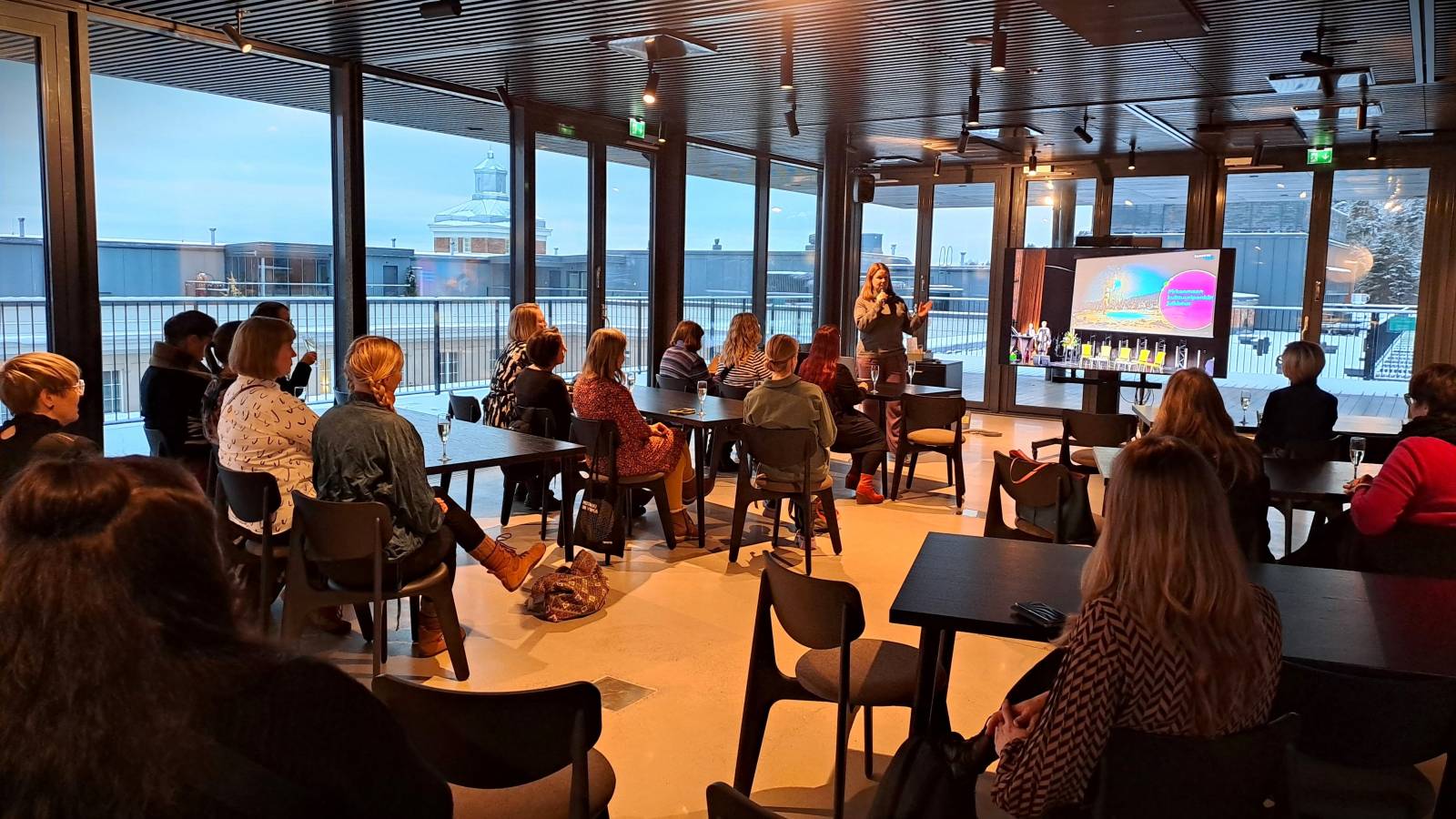 Tuottajapankki-hankkeen päätösjuhlaa vietettiin 16.11.2023 UNITY Tampere Rooftop Loungessa Pyynikillä.