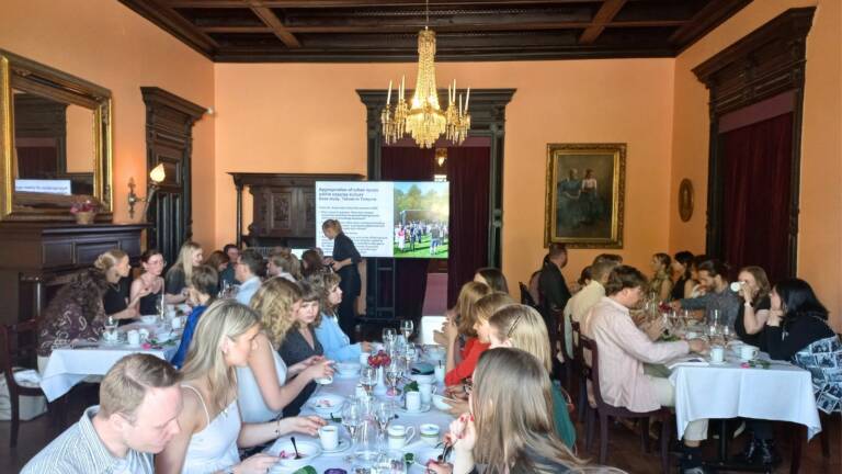 Participants having lunch.