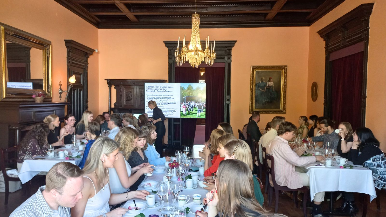 Participants having lunch.