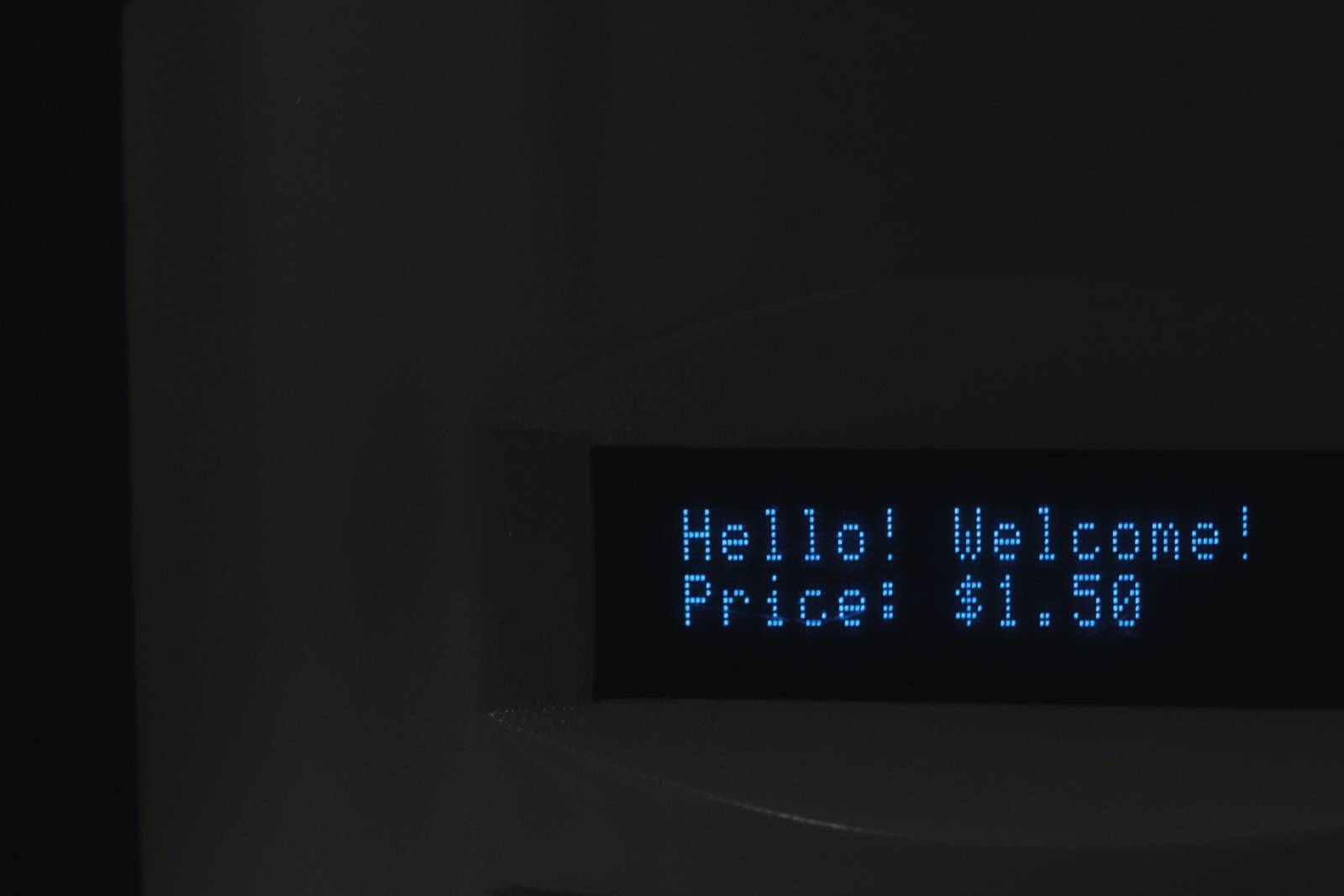 Mustalla taustalla teksti Hello! Welcome! Price 1,50 dollaria.