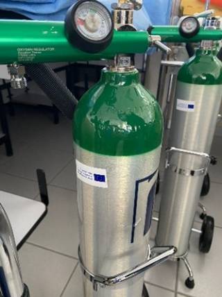 Oxugen cylinders with EU stickers