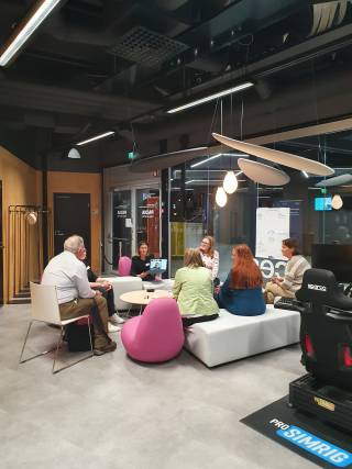 Ryhmätyö käynnissä työpajassa