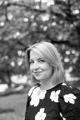 Black and white picture of Alma Onali