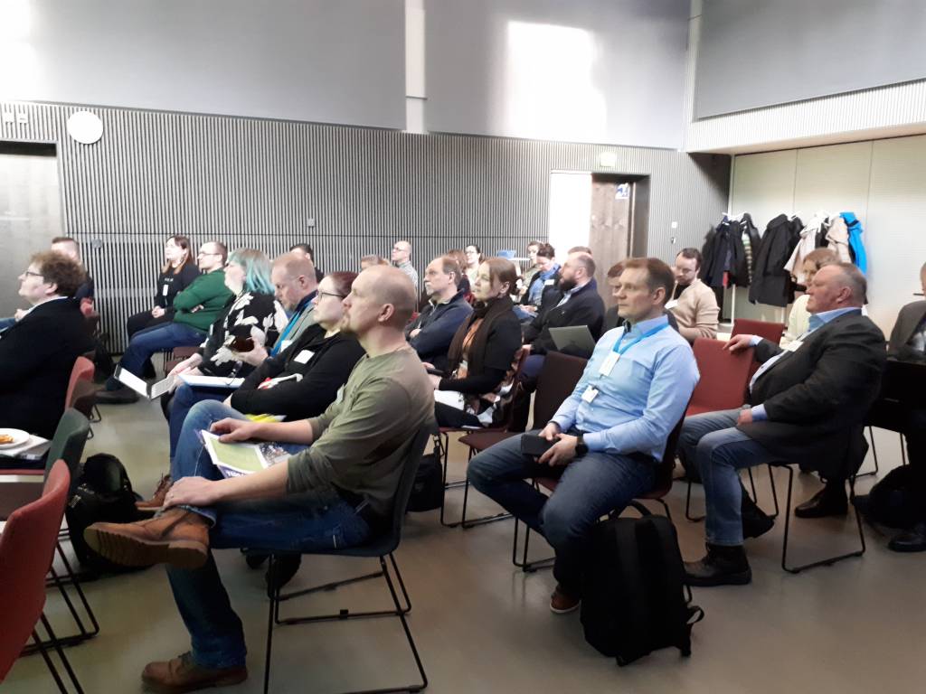 Nokian työpajan osallistujia