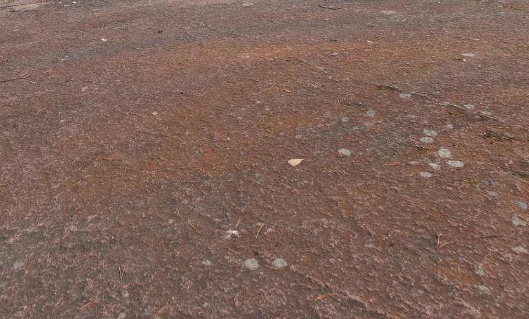 Kuvassa on Olarissa sijaitsevan kallion pintaa