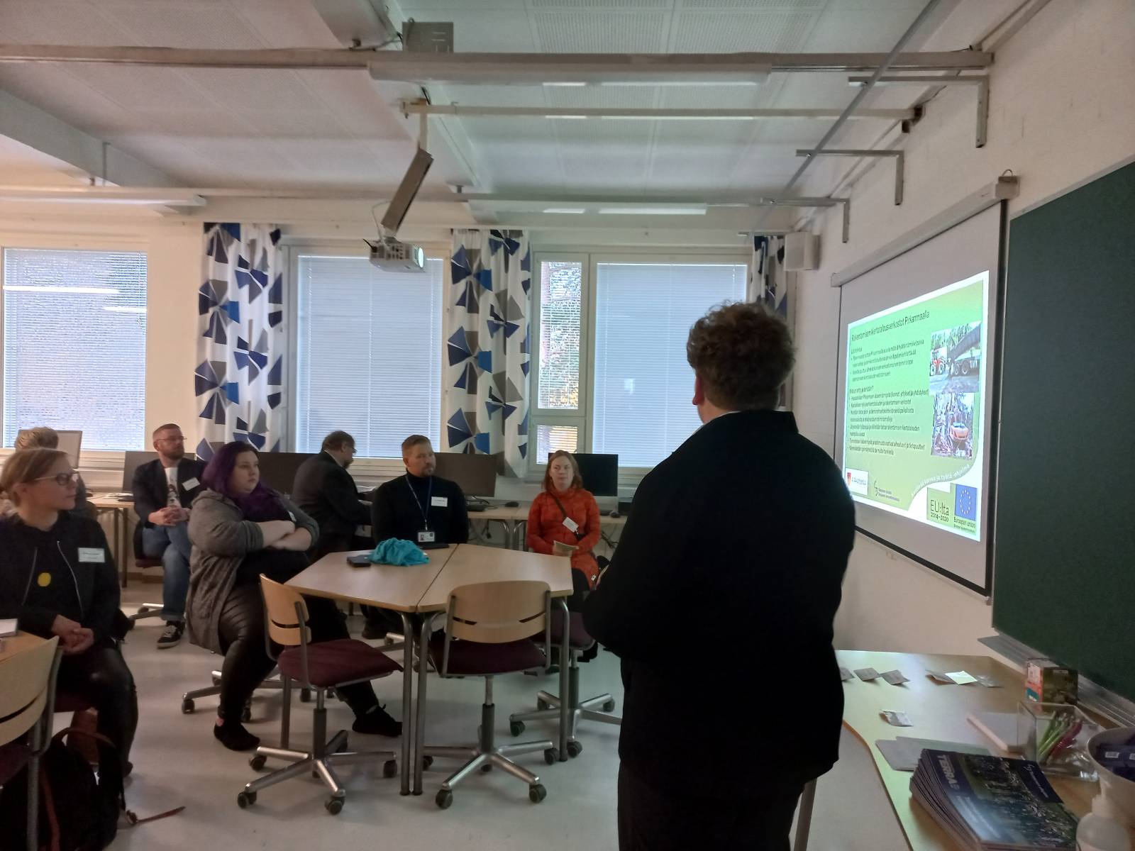 Pirjo Kuula ja yleisöä