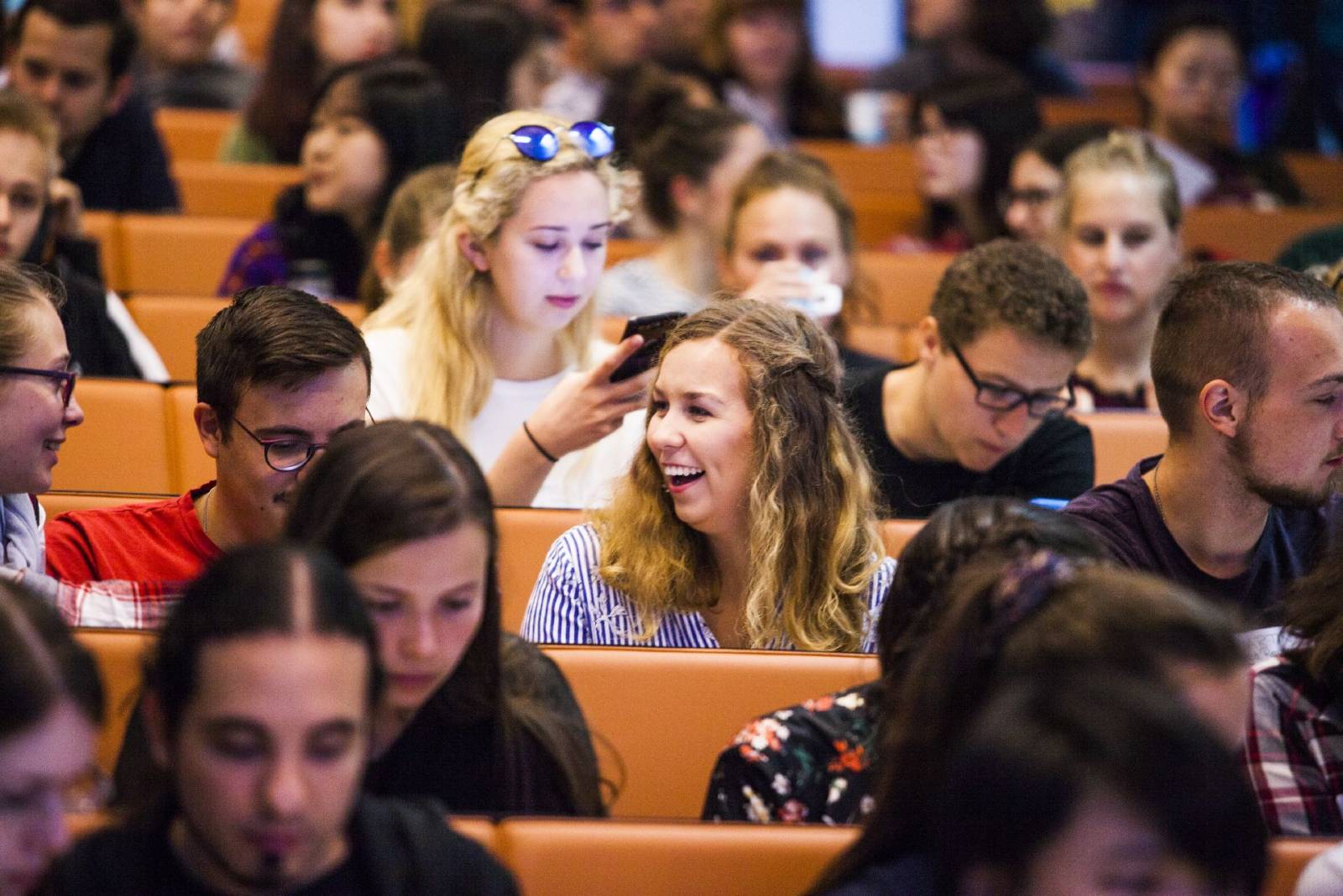 Course on AI and Communications