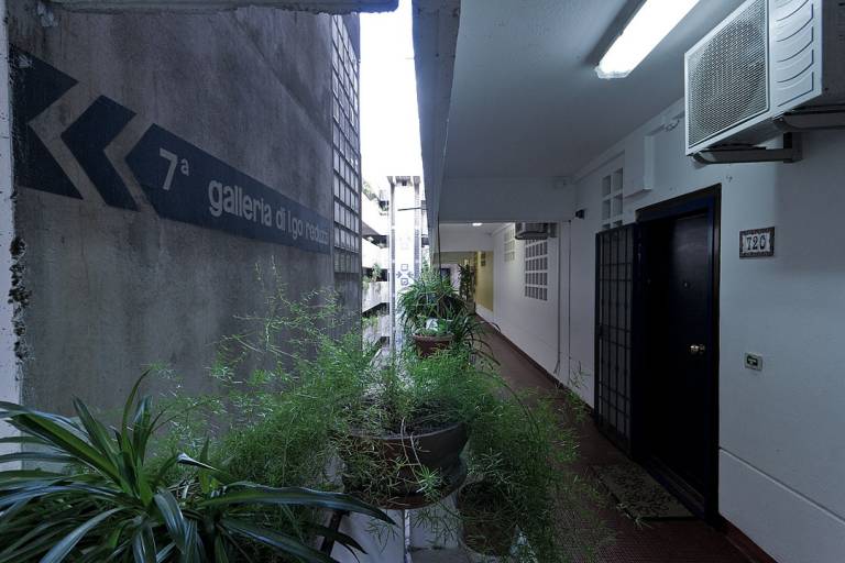 Corviale kerrostalo Italiassa käytävänäkymä