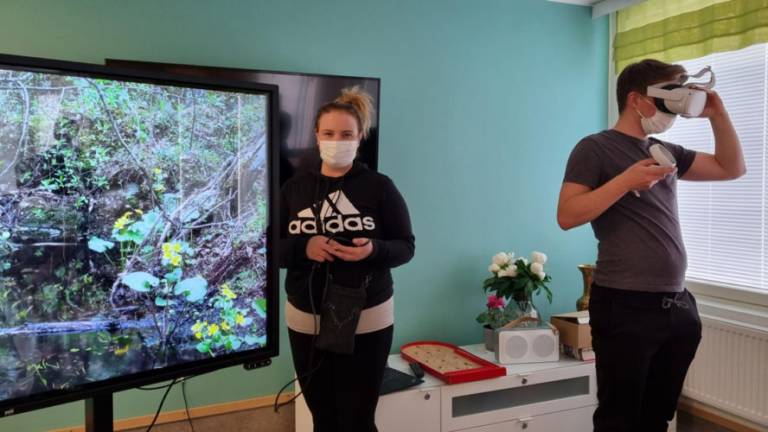 Kuvituskuva: Visuaalinen viestintä tarjoaa uuden kommunikaatiokeinon myös niille ikääntyneille, joiden kognitiivinen viestintäkyky on heikentynyt. Kuva: GettingBetter Oy