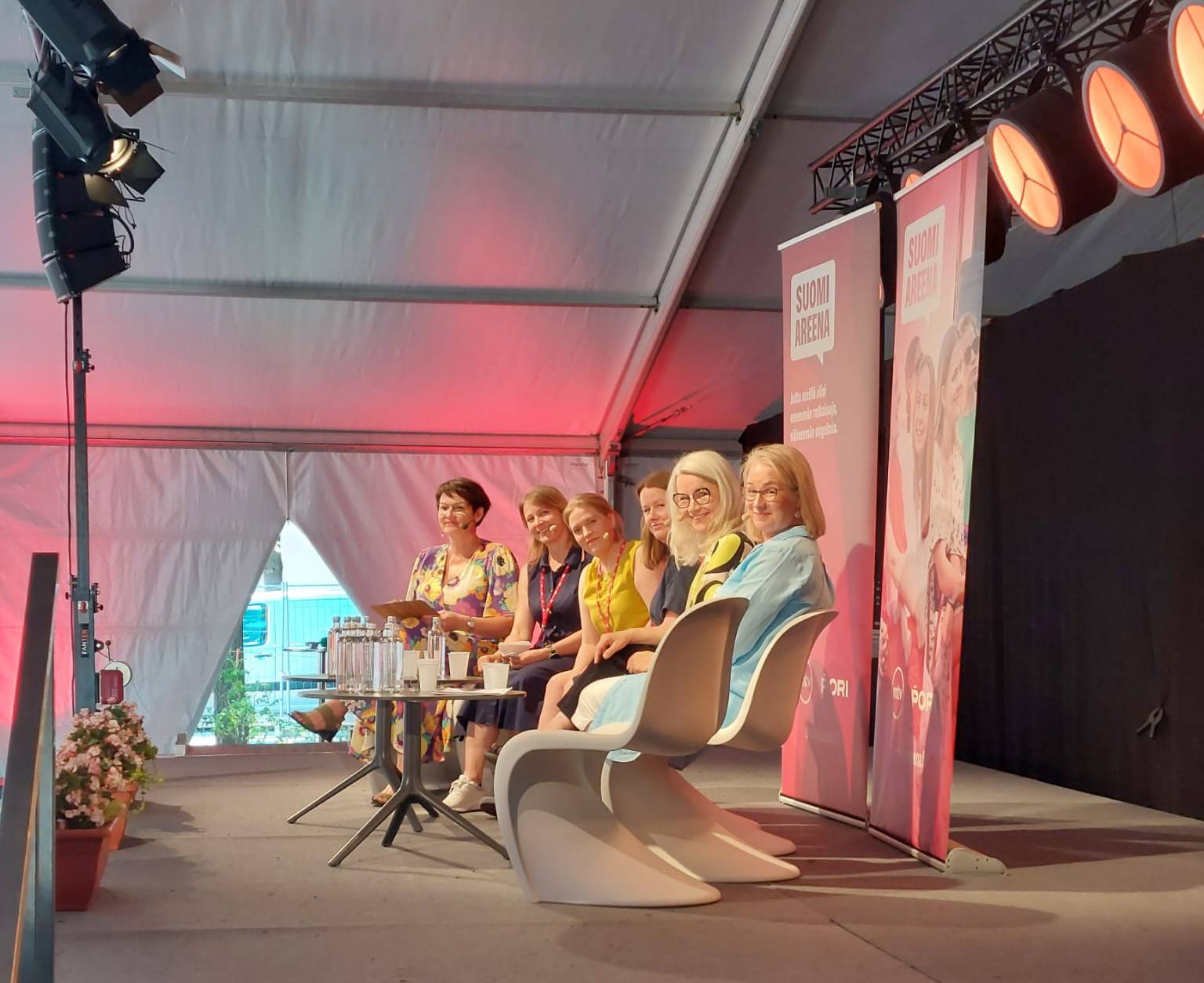 Panelistin SuomiAreenan lavalla