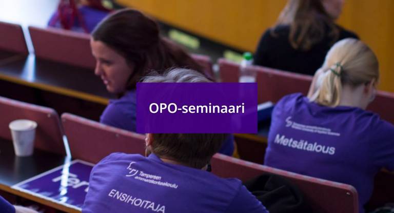 TAMKin opiskelijoita luentosalissa