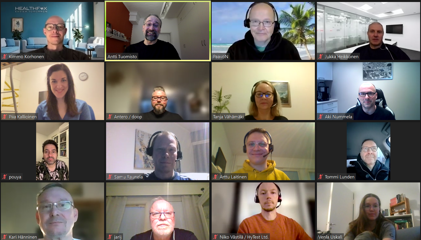 Henkilöitä Teams-kokouksessa.