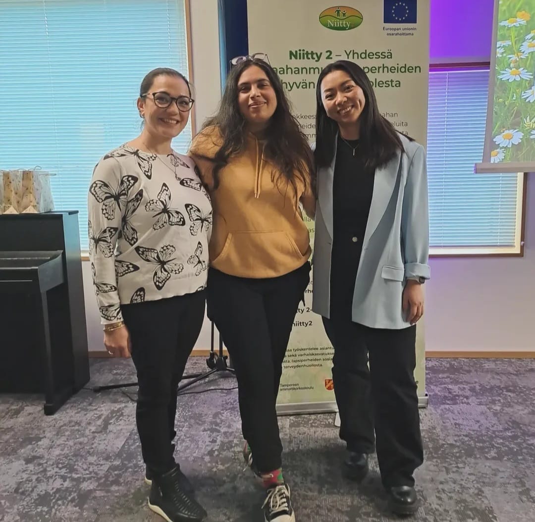 Kuvassa kolme päätösjuhlan esiintyjää