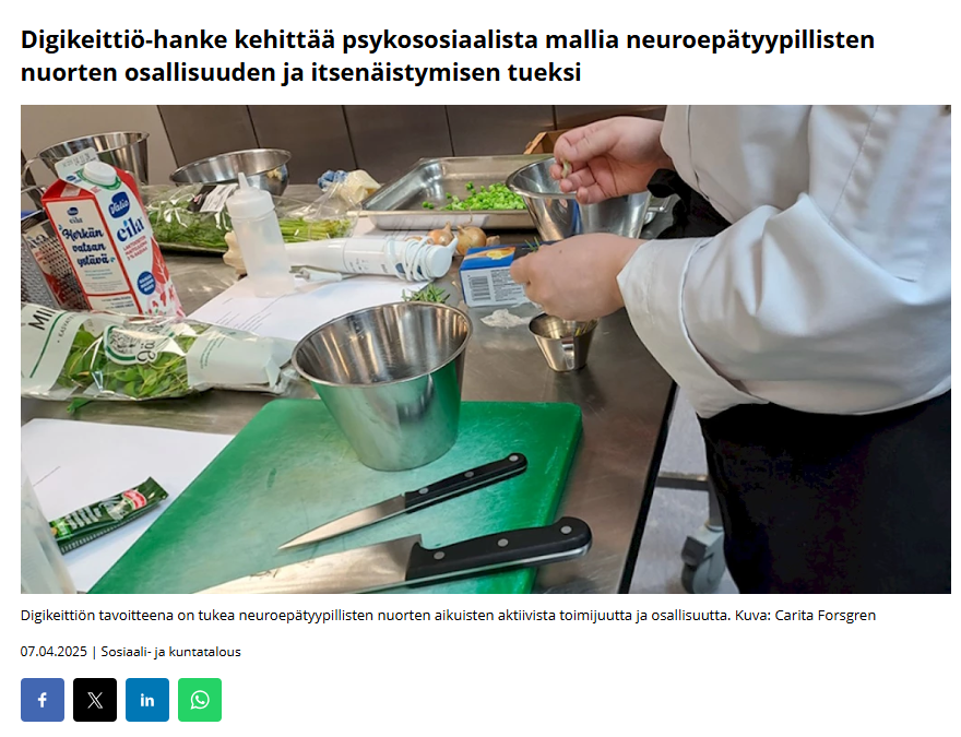 Kokin vaatteissa kokkaava ihminen vihreän leikkauslaudan edessä