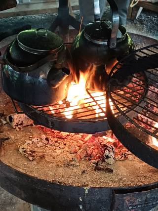 Nokipannut nuotiolla