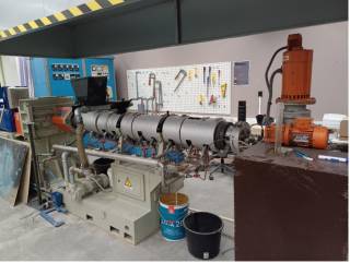 Ekstruuderi, jossa voidaan prosessoida100 kg polymeerejä tunnissa