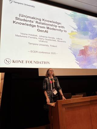 Vesna Holubek presenting the project at ECER conference