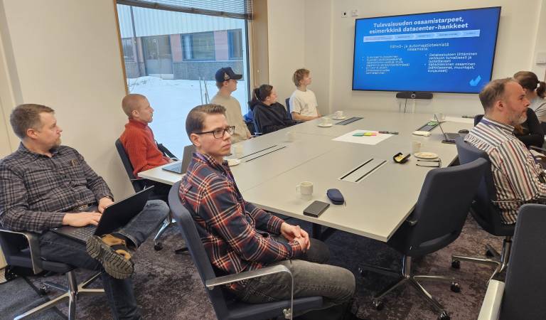 Kuva työpajaan osallistuvista