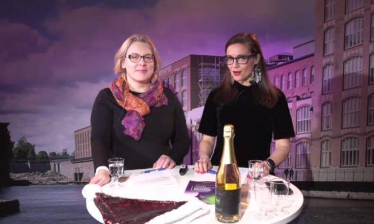 Malla Mattila ja Pia Hautamäki videostudiossa.