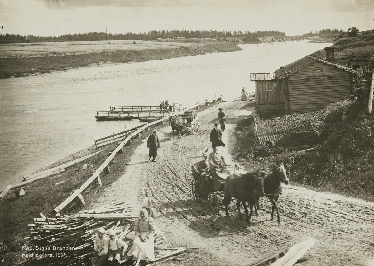 Mustavalkoinen valokuva Haistilan lauttarannasta vuodelta 1907.